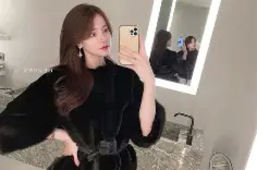 25岁男子猥亵20余名独行女性获刑8个月；“自己在淋雨却为小动物遮风挡雨”外卖小哥大雨中救断腿小狗感动无数网友｜三工晨报