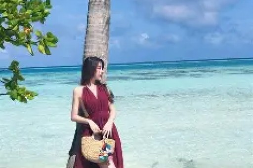 直播吐槽“被公司欺负”的赵露思火成小红书带货一姐“住千万豪宅还得当牛马让打工人心疼坏了”？
