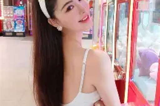 陈妍希高开衩抹胸裙珠圆玉润娇俏性感身材凹凸有致性感迷人！